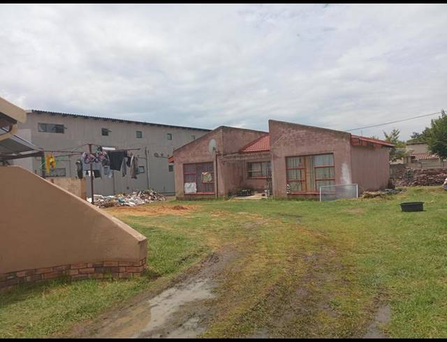 36 BEDROOM HOUSE FOR SALE IN BEDWORTH PARK